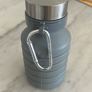 NWOT - gray LEEDS 1628-53 - Zigoo Silicone Collapsible Bottle 18oz